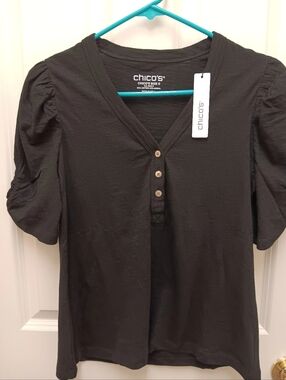 Chico's Black V-Neck Button Placket Short Puff Sleeve Top